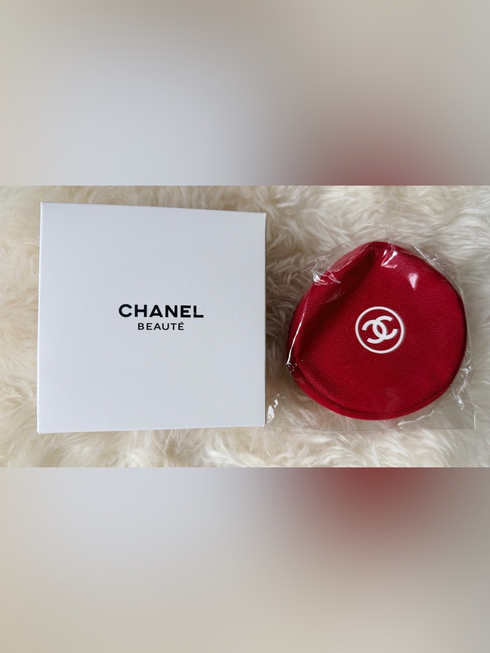 Chanel BEAUTE Red Coin Purse w White ‘CHANEL' Branding NEW in SEALED Bag w Box - Picture 2 of 11